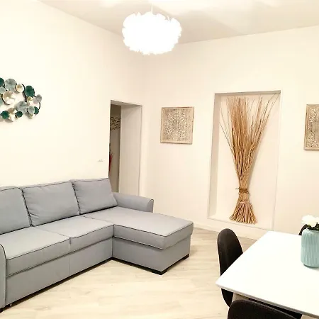 Indipendenza Luxury 아파트 *